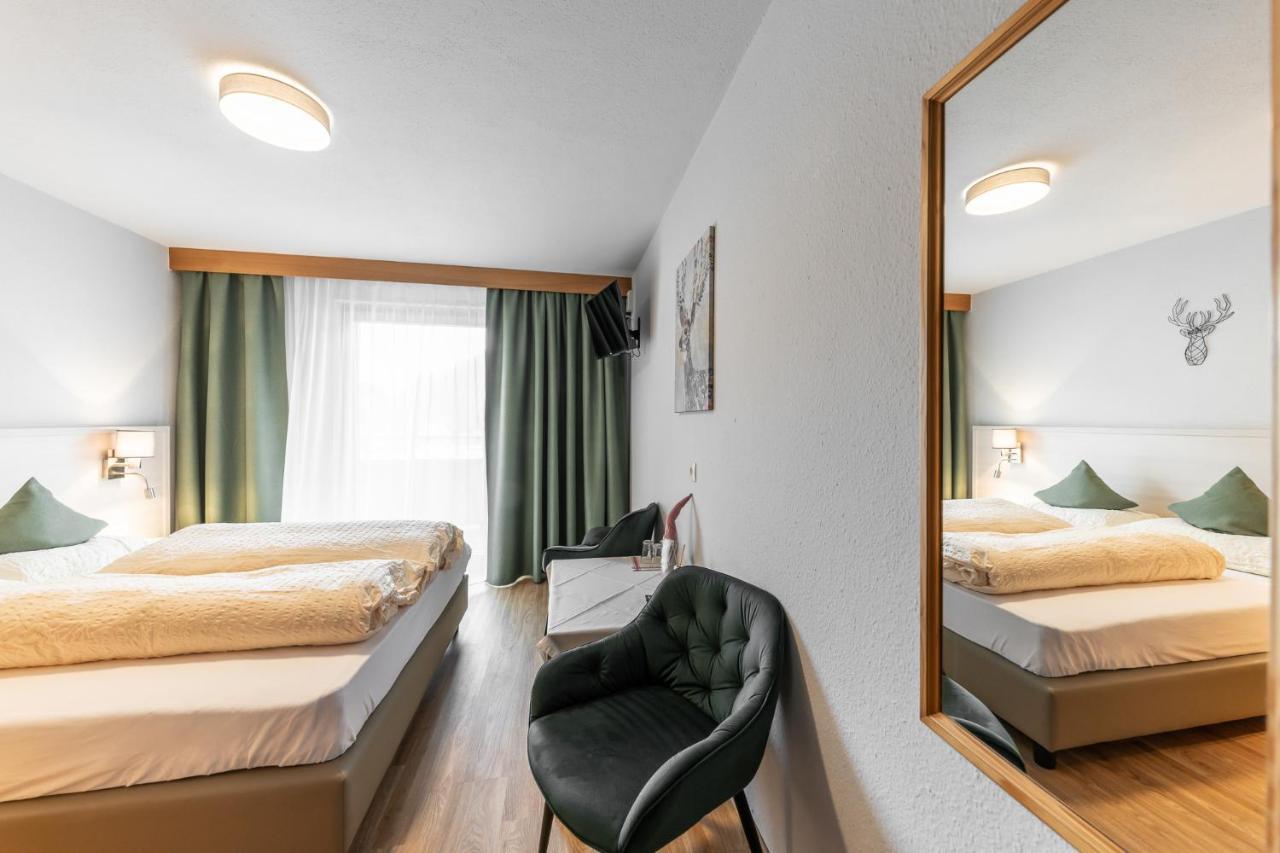 Pension St.Lukas プフンツ エクステリア 写真