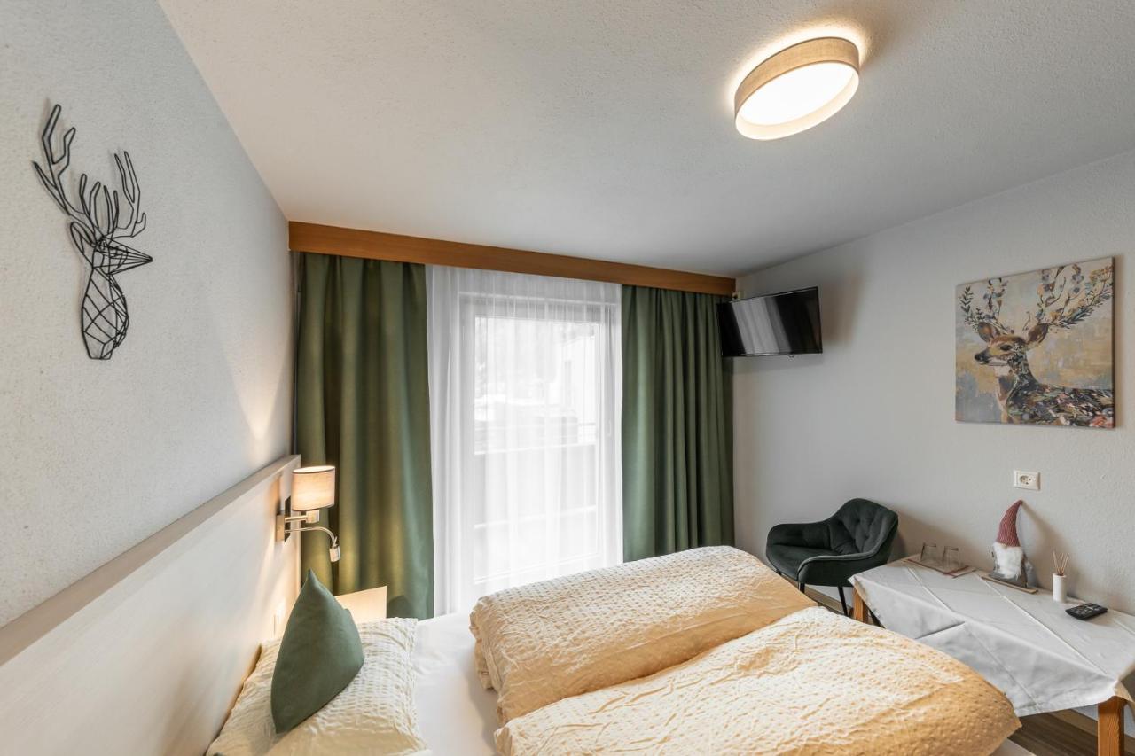Pension St.Lukas プフンツ エクステリア 写真