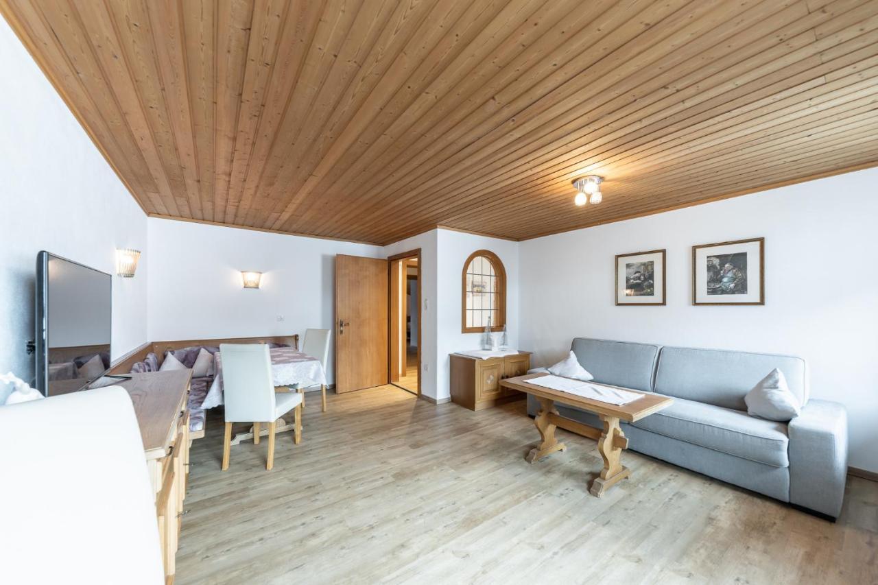 Pension St.Lukas プフンツ エクステリア 写真